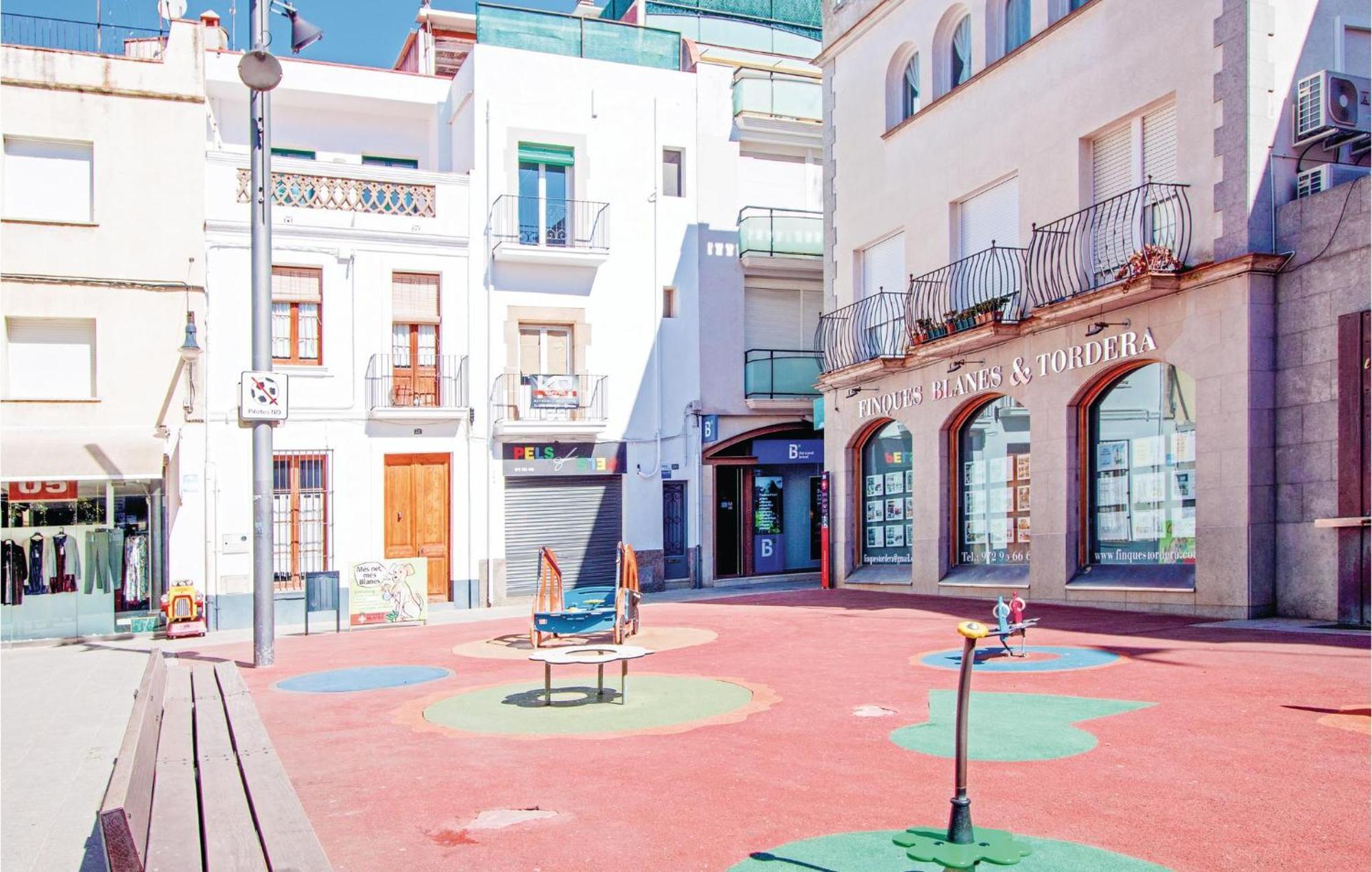 2 Bedroom Cozy Apartment In Blanes Eksteriør billede